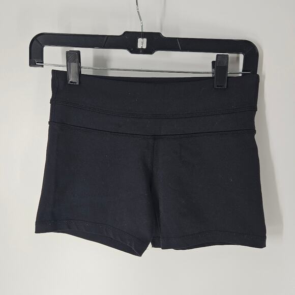 Lululemon Black Groove Short 4 - Picture 3 of 10